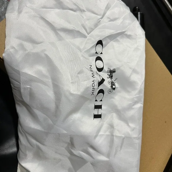 Coach - Picture 4 of 4